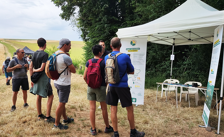 Un stand d’information pour les randonneurs du 18 juin